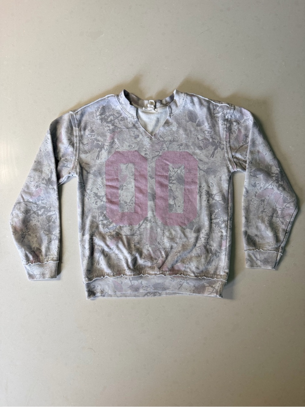 Girls’ Full Tilt Pale Gray Crewneck Sweatshirt with Pink '00' Graphic